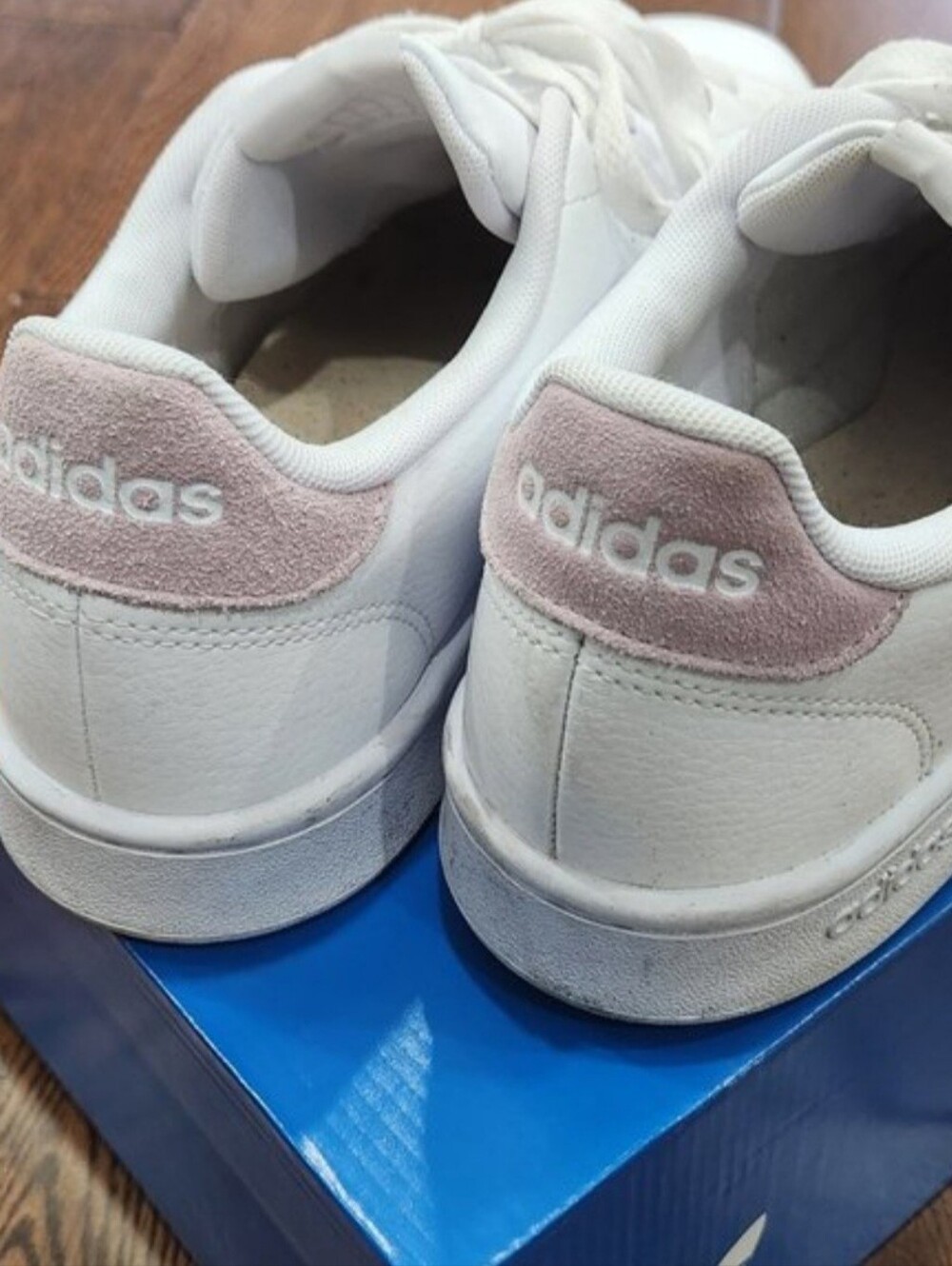 Adidas Womens Oiginal Sneakers - Picture 3 of 11